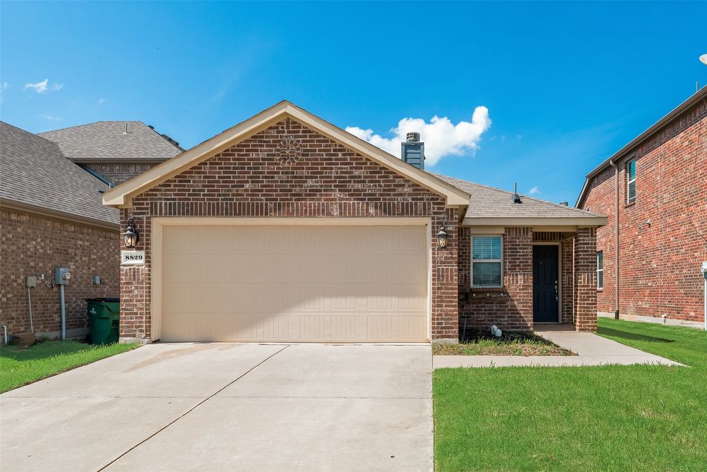 8829 Deadwood Lane, Aubrey, TX 76227