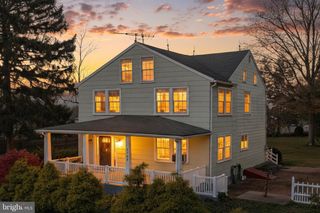 2709 SUNSET LN, York, PA 17408