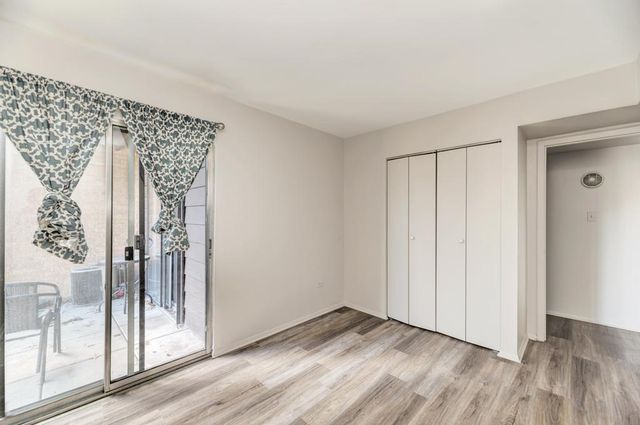 6103 Knoll Valley Drive 104, Willowbrook, IL 60527