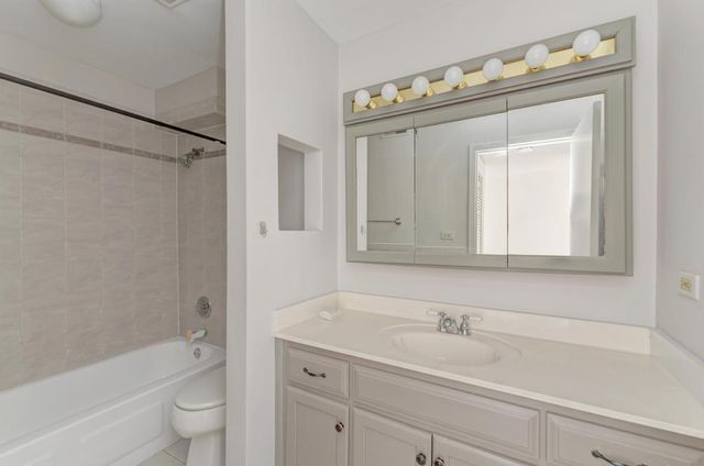 6103 Knoll Valley Drive 104, Willowbrook, IL 60527