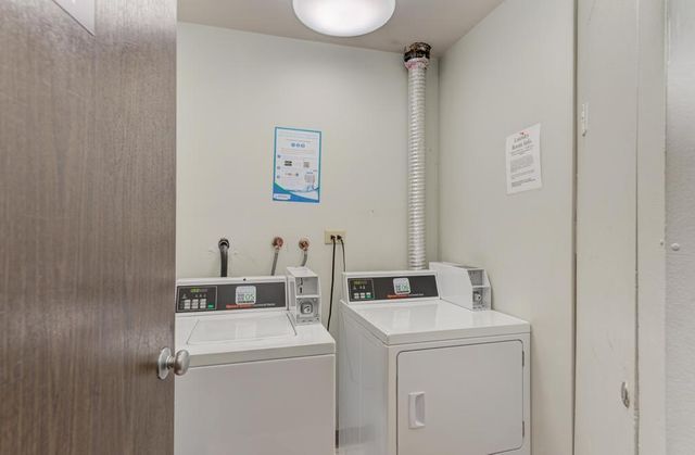 6103 Knoll Valley Drive 104, Willowbrook, IL 60527