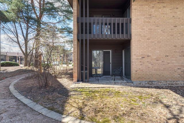 6103 Knoll Valley Drive 104, Willowbrook, IL 60527