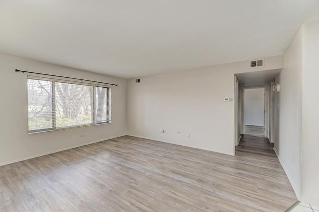 6103 Knoll Valley Drive 104, Willowbrook, IL 60527