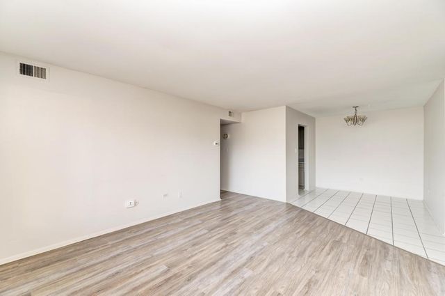 6103 Knoll Valley Drive 104, Willowbrook, IL 60527