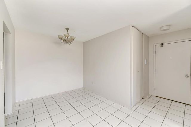 6103 Knoll Valley Drive 104, Willowbrook, IL 60527