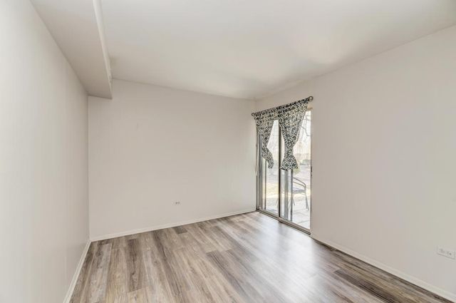 6103 Knoll Valley Drive 104, Willowbrook, IL 60527