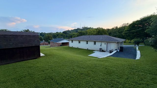 1025 N 3rd St, Pulaski, TN 38478