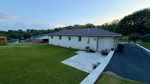 1025 N 3rd St, Pulaski, TN 38478