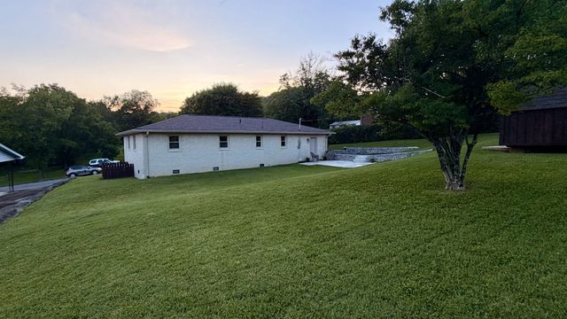 1025 N 3rd St, Pulaski, TN 38478