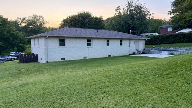 1025 N 3rd St, Pulaski, TN 38478
