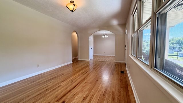 1025 N 3rd St, Pulaski, TN 38478