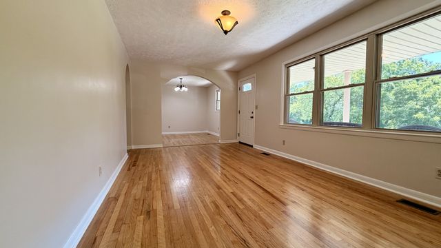 1025 N 3rd St, Pulaski, TN 38478