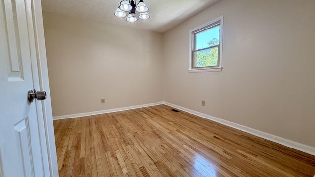 1025 N 3rd St, Pulaski, TN 38478