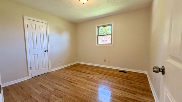 1025 N 3rd St, Pulaski, TN 38478
