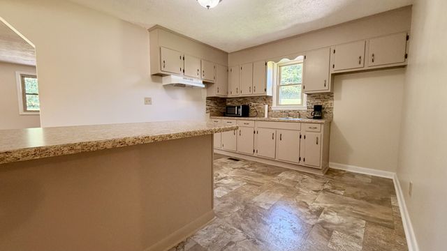 1025 N 3rd St, Pulaski, TN 38478