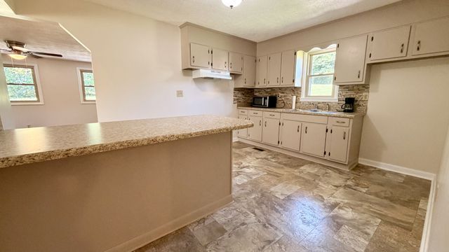 1025 N 3rd St, Pulaski, TN 38478
