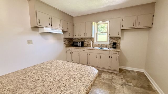 1025 N 3rd St, Pulaski, TN 38478