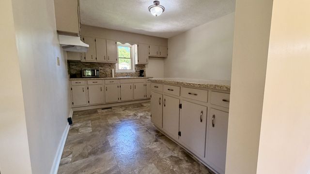 1025 N 3rd St, Pulaski, TN 38478