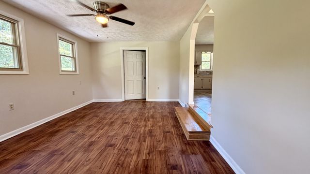1025 N 3rd St, Pulaski, TN 38478