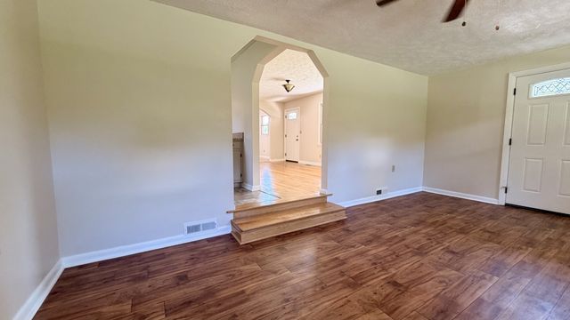 1025 N 3rd St, Pulaski, TN 38478