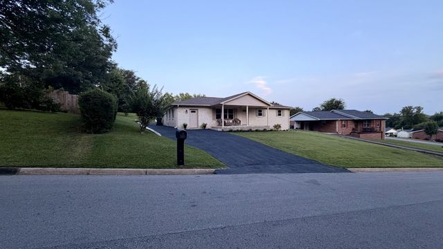 1025 N 3rd St, Pulaski, TN 38478