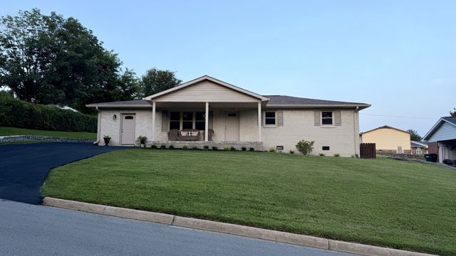 1025 N 3rd St, Pulaski, TN 38478