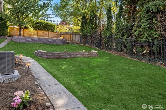 11004 100th Avenue NE, Kirkland, WA 98033