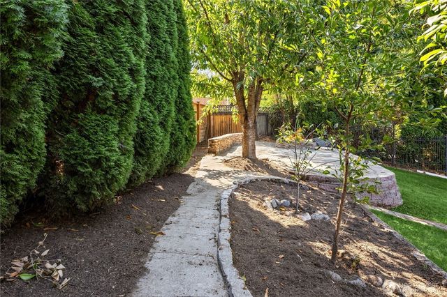 11004 100th Avenue NE, Kirkland, WA 98033