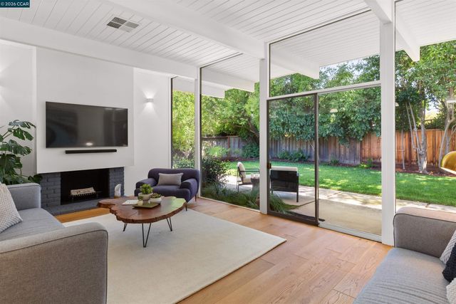 230 Santa Fe Dr, Walnut Creek, CA 94598