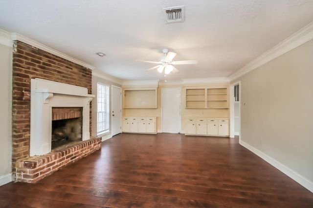 461 Stephen F Austin Drive, Conroe, TX 77302