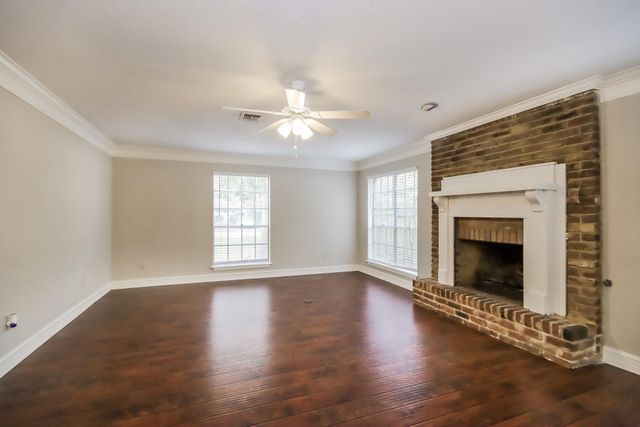 461 Stephen F Austin Drive, Conroe, TX 77302