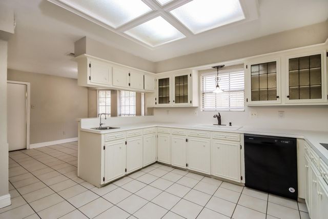 461 Stephen F Austin Drive, Conroe, TX 77302