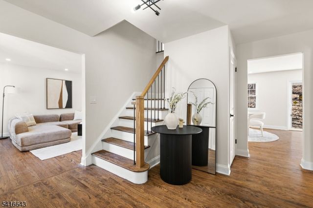 10 Robert Ct, Verona Twp., NJ 07044