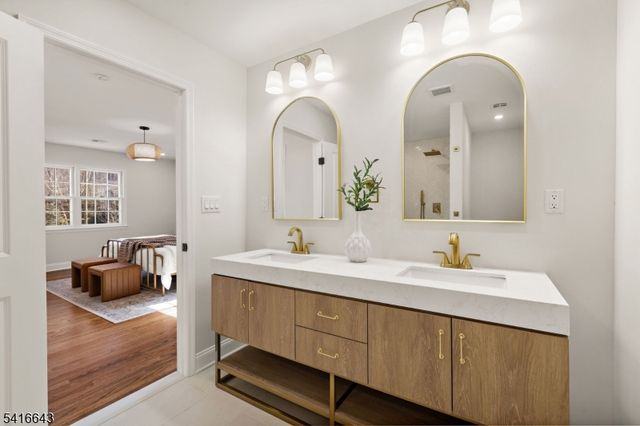 10 Robert Ct, Verona Twp., NJ 07044