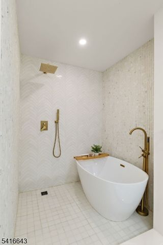 10 Robert Ct, Verona Twp., NJ 07044