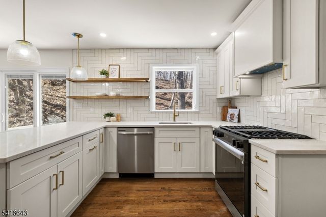 10 Robert Ct, Verona Twp., NJ 07044