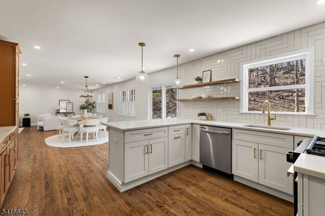 10 Robert Ct, Verona Twp., NJ 07044