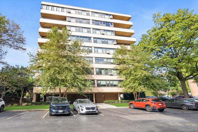 9-05 162 Street 6D, Beechhurst, NY 11357