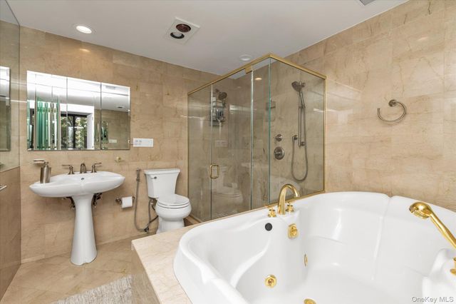 9-05 162 Street 6D, Beechhurst, NY 11357