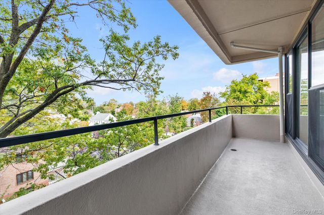 9-05 162 Street 6D, Beechhurst, NY 11357