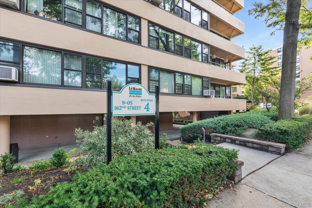 9-05 162 Street 6D, Beechhurst, NY 11357