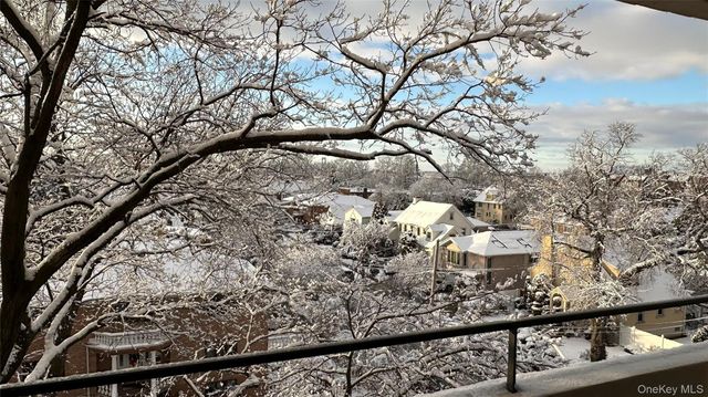 9-05 162 Street 6D, Beechhurst, NY 11357