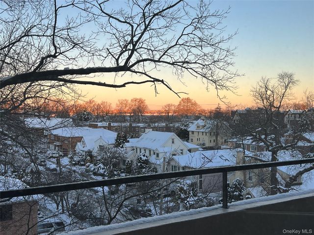 9-05 162 Street 6D, Beechhurst, NY 11357