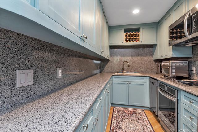 9-05 162 Street 6D, Beechhurst, NY 11357