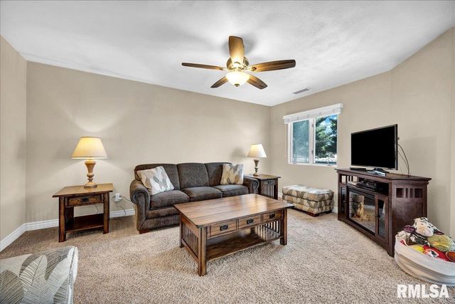 2223 Veterans Rd Unit 21, Morton, IL 61550