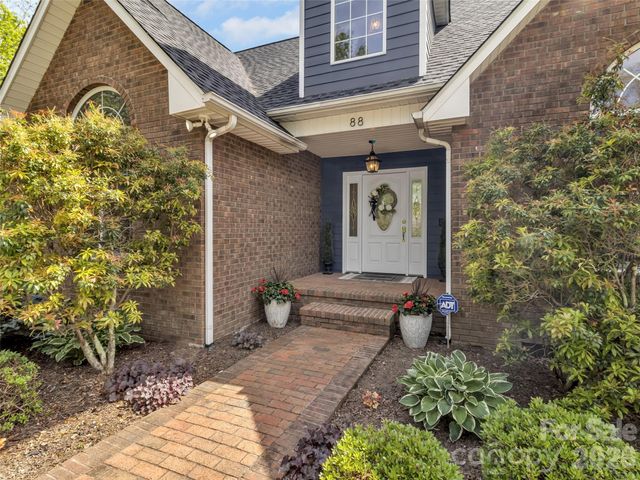 88 Adams Drive, Clyde, NC 28721