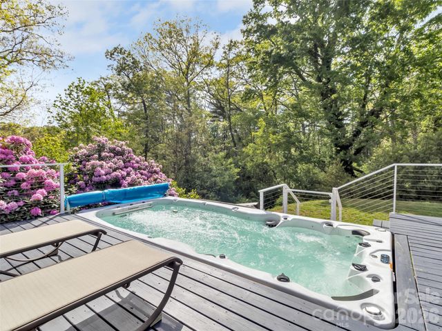 88 Adams Drive, Clyde, NC 28721