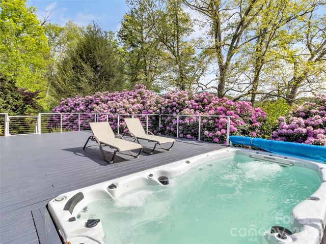 88 Adams Drive, Clyde, NC 28721