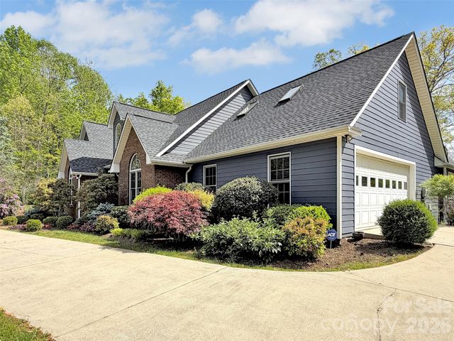 88 Adams Drive, Clyde, NC 28721