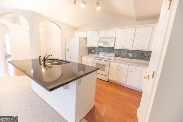 40 Courtyard Lane, Newnan, GA 30265